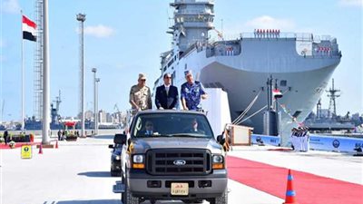 بالتفاصيل .. جولة السيسي في مجمع المحاكاة بقاعدة الإسكندرية البحرية