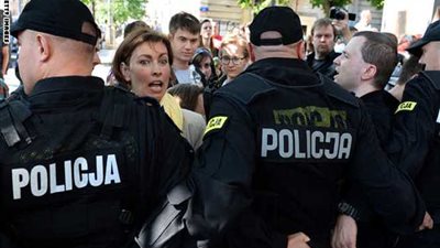 بولندا :إصابة 8 في هجوم على مركز تجاري