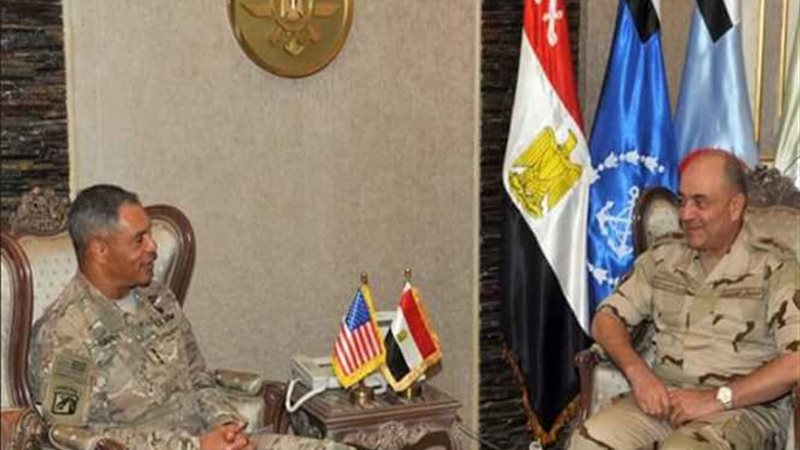 «رئيس الأركان» يلتقي