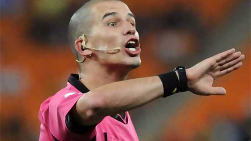 تعرف على طاقم تحكيم