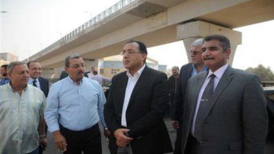 قبل التشغيل.. مدبولي يتفقد تشطيبات كوبري الفنجري