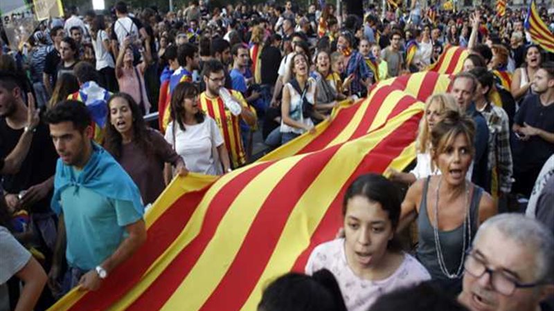 كتالونيا تلجأ للعصيان