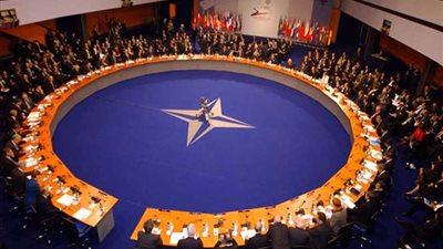 (الناتو): لسنا مستعدين لاستئناف التعاون مع روسيا