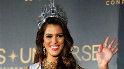 ملكة جمال الكون تزور منطقة الأهرام