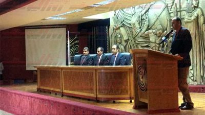 دقيقة حدادًا على أرواح شهداء الوطن بمؤتمر 