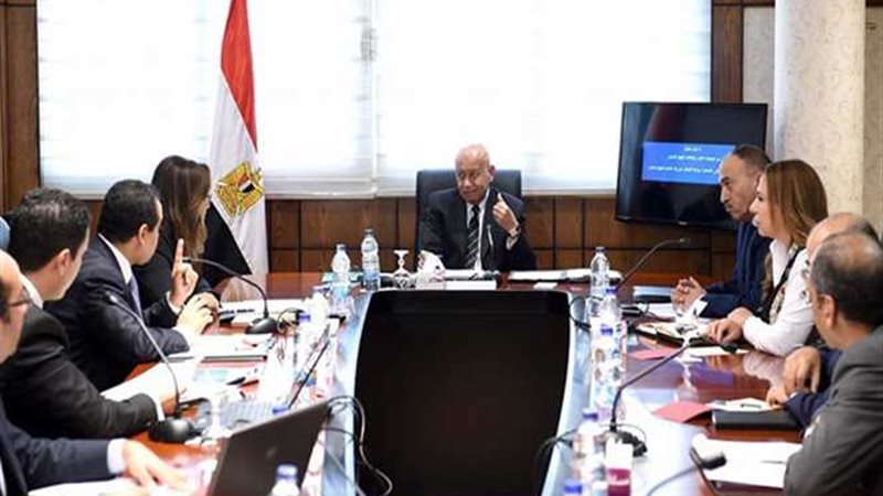 إسماعيل يوجه بدراسة