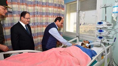 الرئيس يزور الحايس ويؤكد: مصر لا تنسى أبناءها