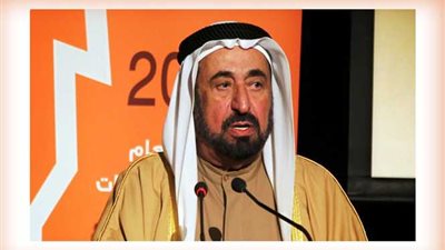 حاكم الشارقة يكرم الفائزين بجوائز معرض الكتاب