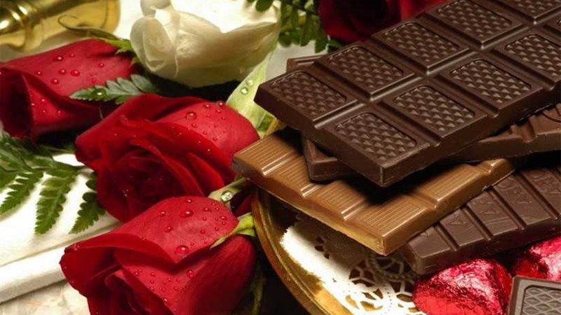 الورد والشوكولاتة