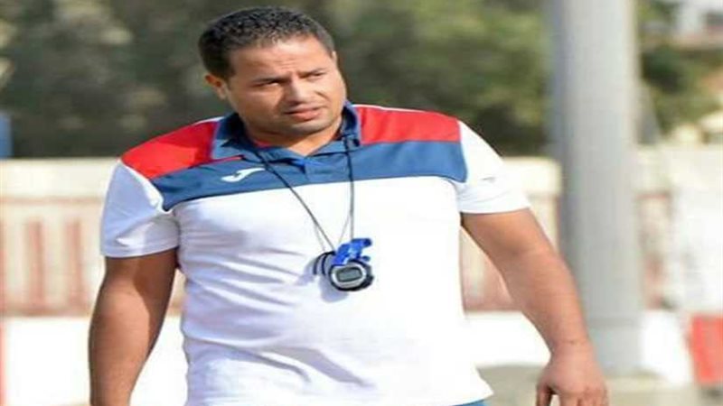 أحمد سالم مخططًا