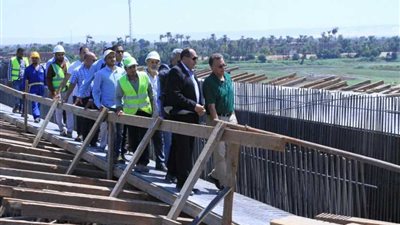 عرفات: إنشاء مناطق لوجستية على جانبي الطرق الجديدة