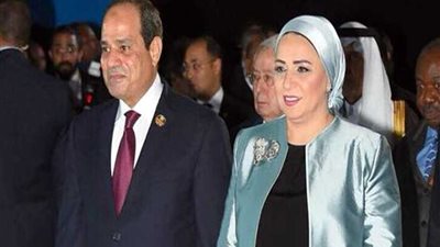 صفحة منتدى شباب العالم: ملابس السيدة الأولى بحفل الافتتاح صممها مصريون