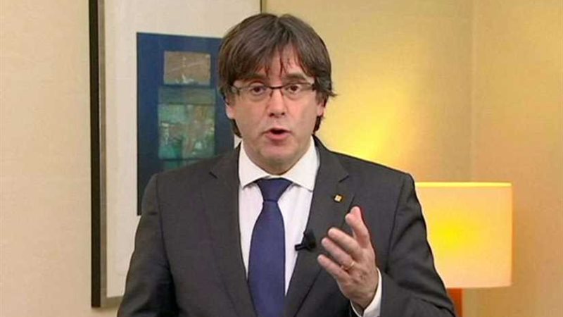 زعيم كتالونيا يسلم