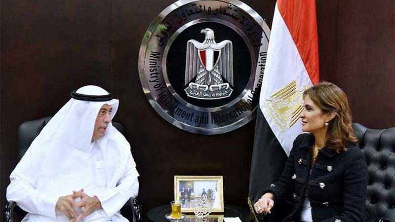 سحر نصر تبحث مع مستثمر