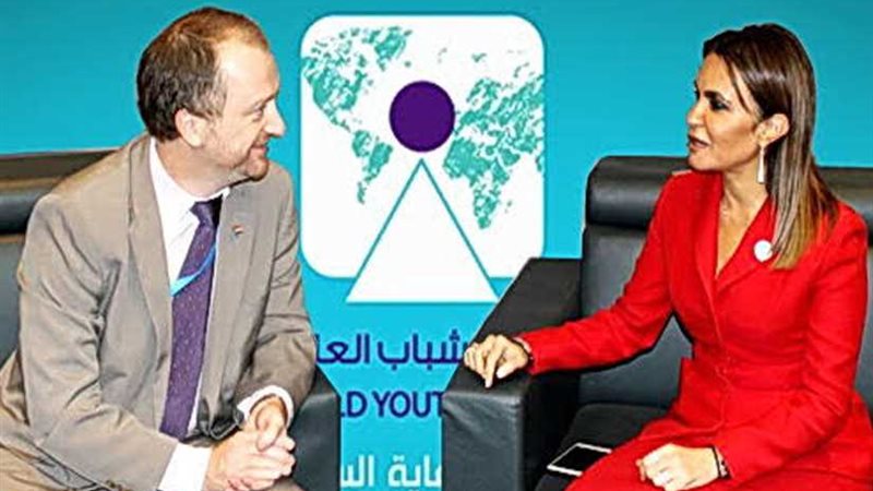 سحر نصر تبحث مع العمل