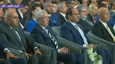 الرئيس السيسي ينضم لجلسة تحديات وقضايا تواجه شباب العالم