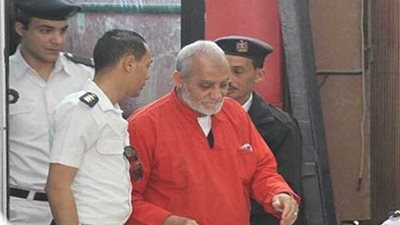 تأجيل محاكمة بديع و738 آخرين في «فض رابعة لـ14 نوفمبر»