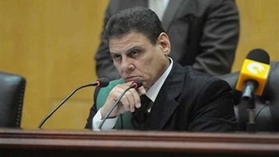 قاضي «أحداث مكتب الإرشاد» يعنّف هيئة الدفاع ويتهمهم بتعطيل سير القضية