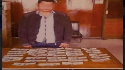 ضبط عامل يتاجر في 