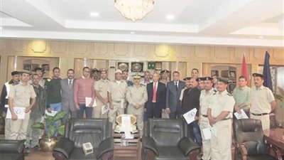مدير أمن المنيا يكرّم الضباط المتميزين ويستقبل مطران بني مزار