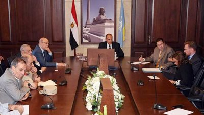 بالصور.. سلطان يلتقي ممثلي بنك الاستثمار الأوروبي