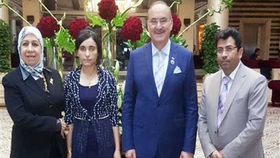 سفير العراق يكرم االفتاة الإيزيدية ضحية داعش