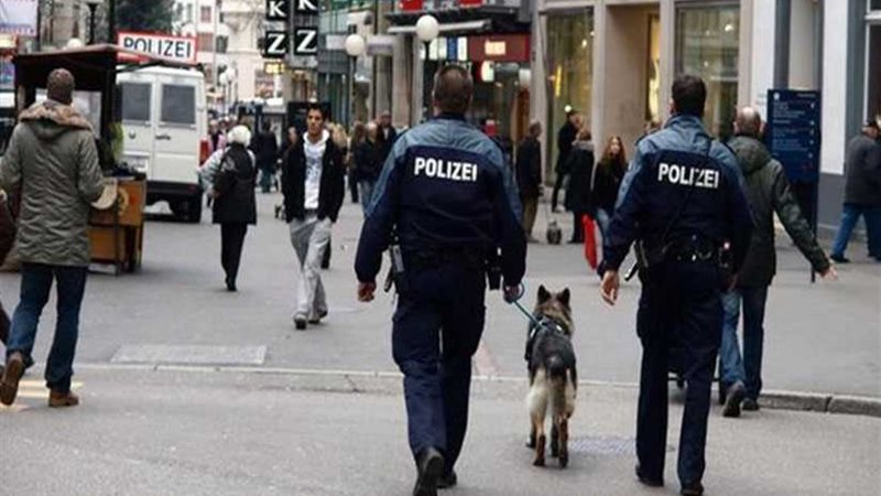 القبض على 10 أشخاص