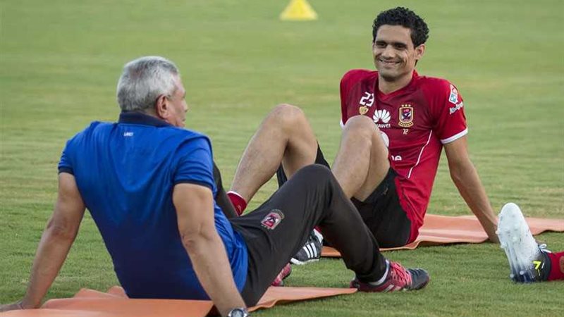 مدافع الأهلي يغيب