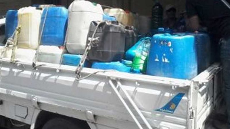 ضبط سيارة بداخلها