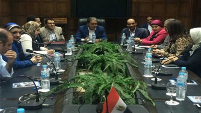 وزير الصحة يجتمع بشباب الأطباء للإستفادة من طاقتهم في مشروع التأمين الصحي