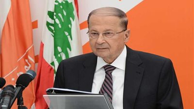 رئيس لبنان يلتقي سفيري مصر والأردن لبحث أزمة استقالة الحريري