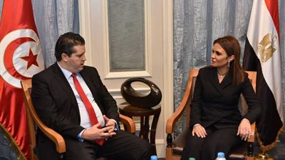 سحر نصر ووزير التجارة التونسي يبحثان ضخ استثمارات جديدة في مصر