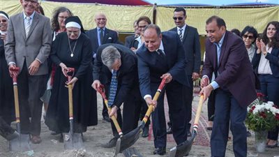 محافظ الإسكندرية وسفير ألمانيا يضعان حجر الأساس لمدرسة 
