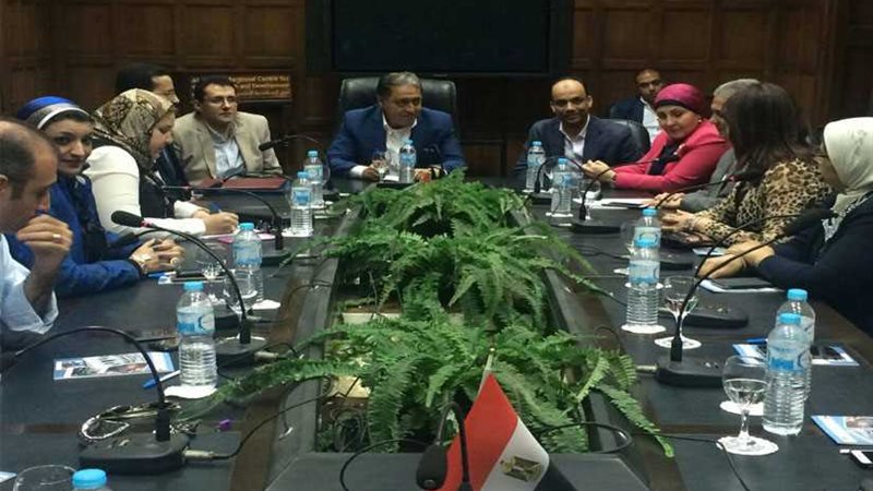 وزير الصحة يجتمع