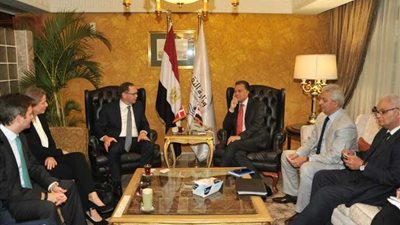 وزير النقل يبحث الفرص الاستثمارية مع سفير الدنمارك بالقاهرة