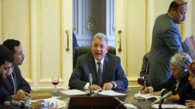 تعليم البرلمان تناقش قانونًا لتنظيم العمل بالمستشفيات الجامعية