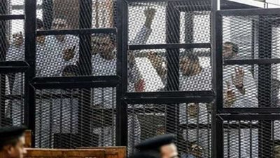 تأجيل محاكمة 32 متهمًا في 