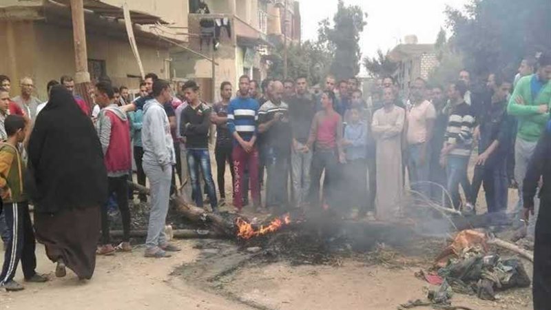 بالصور.. تجمهر أهالي