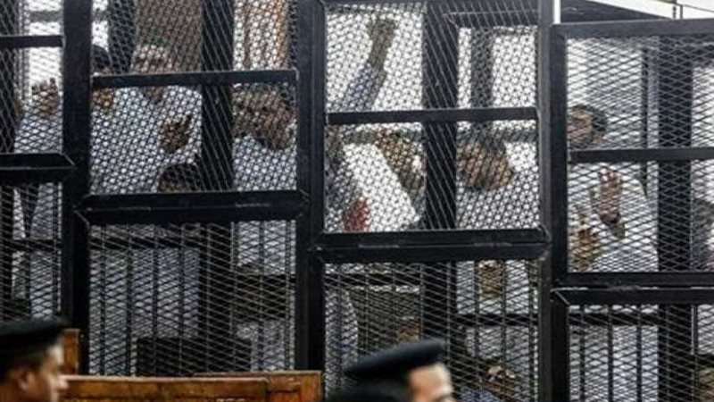 تأجيل محاكمة 32 متهمًا