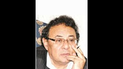 الموت يغيب الكاتب الساخر 