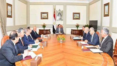 السيسي يشدد على تنفيذ توصيات منتدى الشباب وتوفير السلع