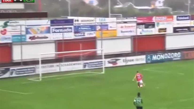 شاهد..لاعب يهدر أسهل