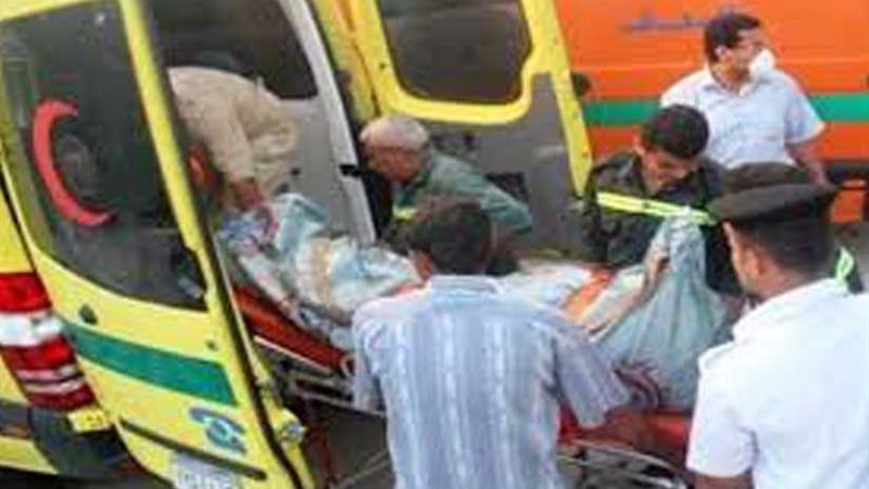 إصابة عامل إثر انقلاب