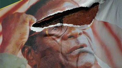 غموض في زيمبابوي بعد سيطرة الجيش على السلطة