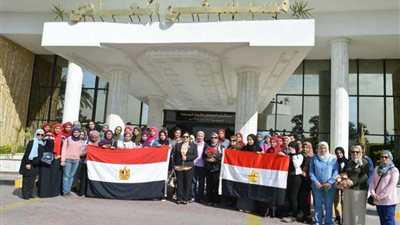 وفد من طالبات بنات عين شمس فى زيارة لمجمع المعادى الطبى العسكرى