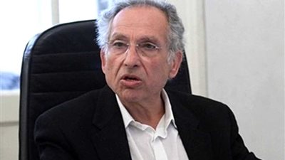 بسبب رشوة.. الرقابة الإدارية تداهم مكتب ممدوح حمزة