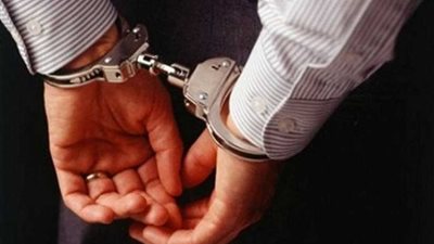 حبس ضابط شرطة لإطلاقه النار على عاطل