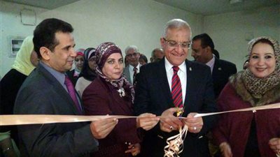 رئيس جامعة المنيا يفتتح معرضين للفن التشكيلي