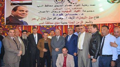 محافظ المنيا يفتتح سوق 