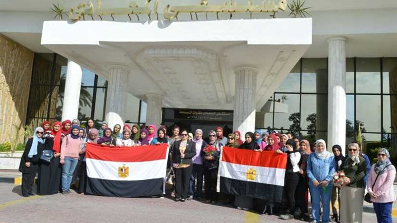 وفد من طالبات بنات